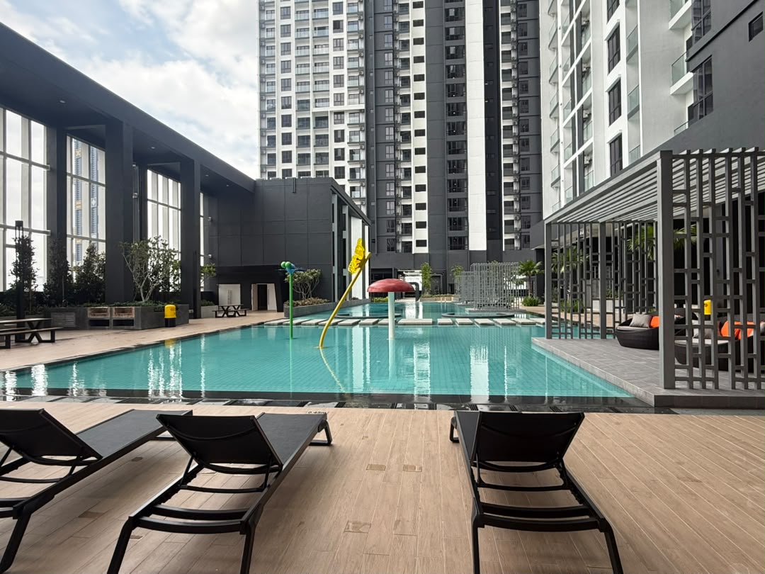 Resort-style pool deck