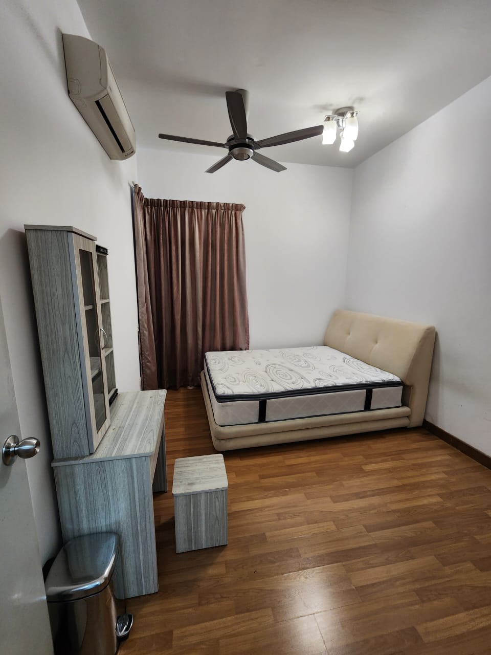 Master bedroom — before